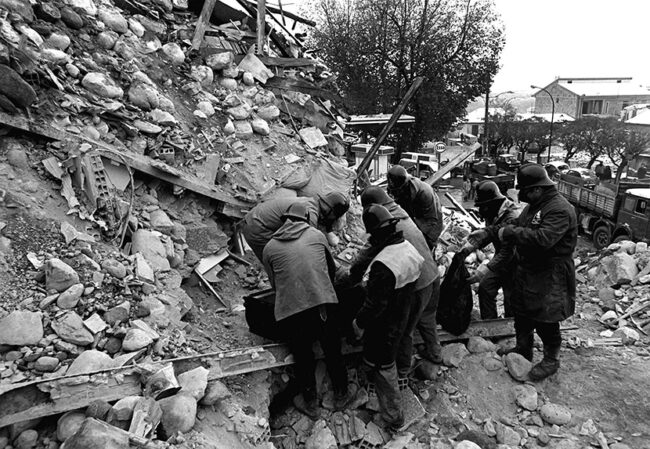 TERREMOTI: IRPINIA; 25 ANNI DOPO RICOSTRUZIONE INCOMPLETA. IL 23 NOVEMBRE 1980 IL SISMA PROVOCO’ 3MILA MORTI
